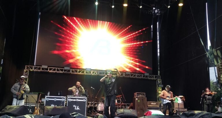 acusbeats tocando en el grita rock