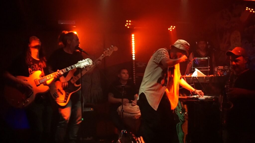 acusbeats tocando en una live session